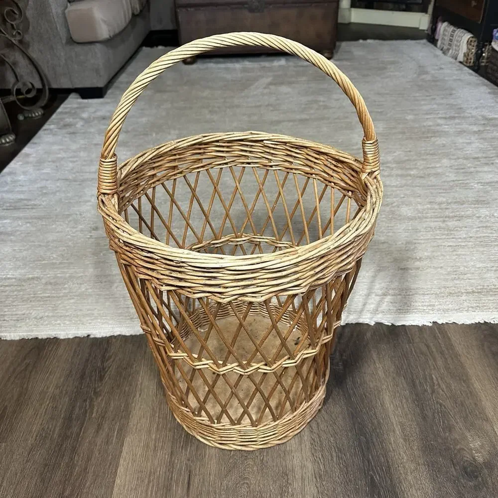 Vtg Large Wicker Rattan Woven Lattice Laundry Storage Basket w/ Handle Brown 26
